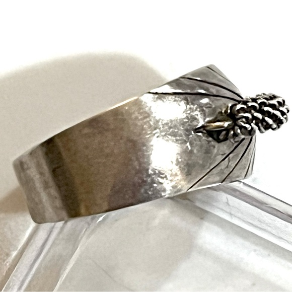 🗝️ Signed - Tahe, Vintage Navajo Sterling Silver Twisted Wire Accent Ring - Picture 3 of 6